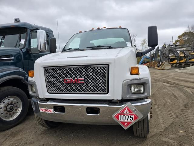 Image of GMC C7500 equipment image 1