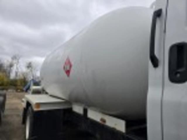 Image of GMC C7500 equipment image 4