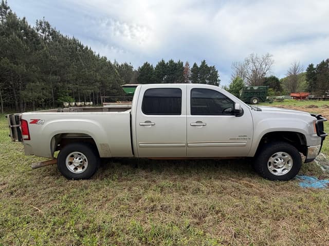 Image of GMC Sierra equipment image 4