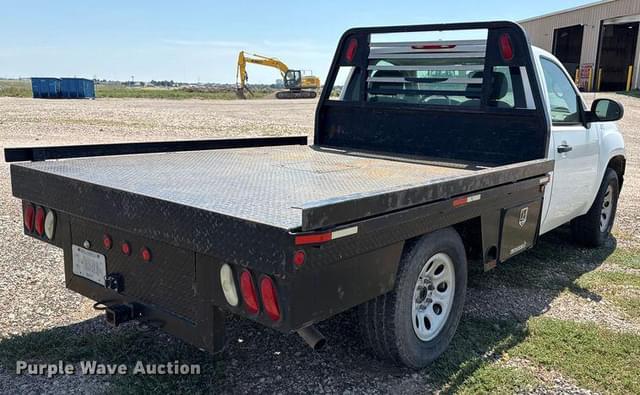 Image of GMC Sierra 1500 equipment image 4