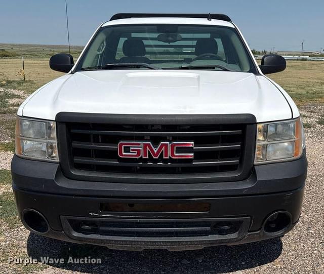 Image of GMC Sierra 1500 equipment image 1