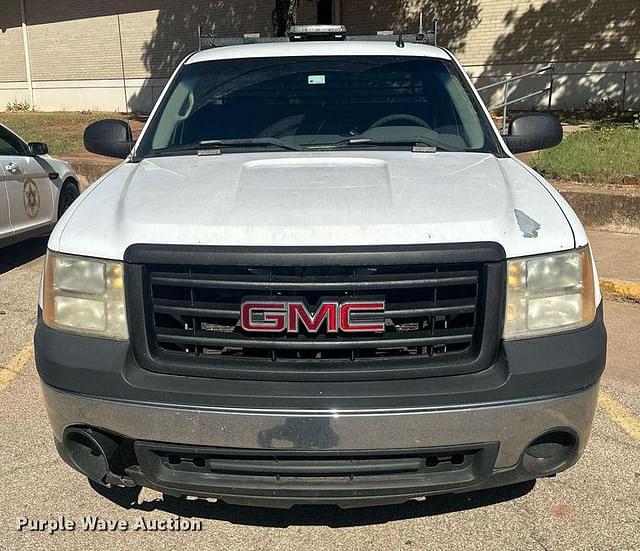 Image of GMC Sierra 1500 equipment image 1