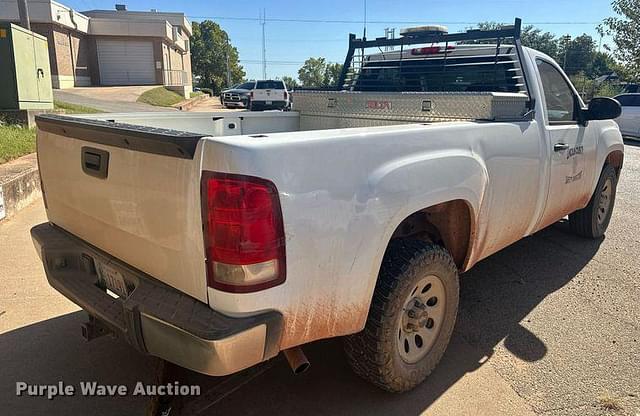 Image of GMC Sierra 1500 equipment image 4