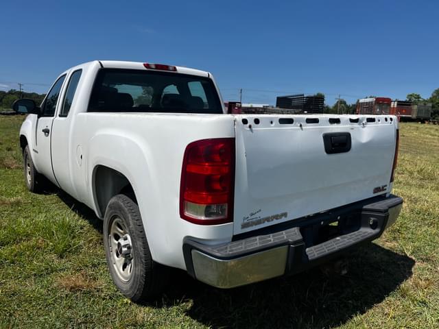 Image of GMC Sierra 1500 equipment image 1