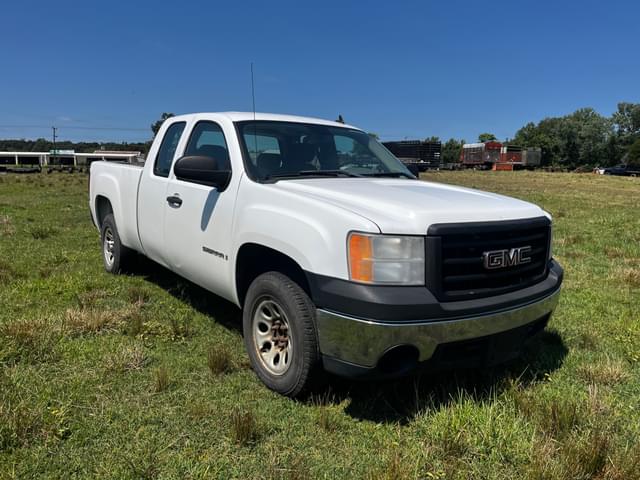 Image of GMC Sierra 1500 equipment image 3