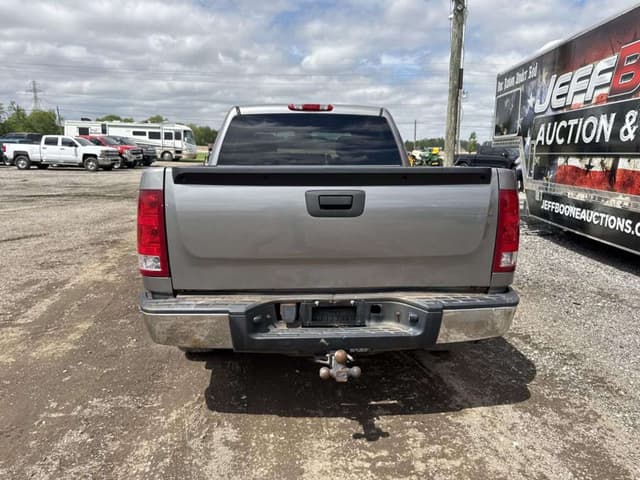 Image of GMC Sierra 1500 equipment image 4