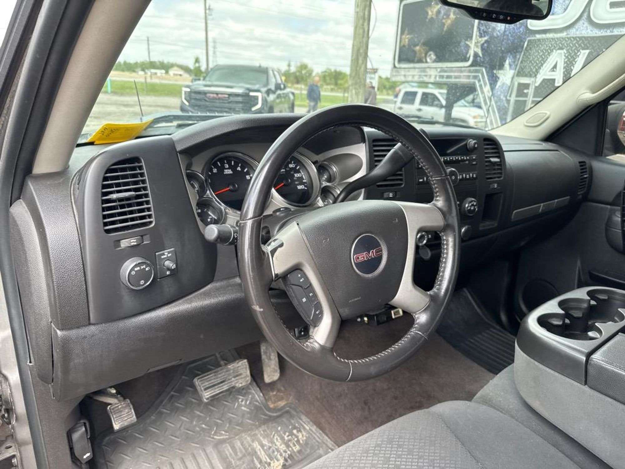 2008 GMC Sierra 1500 Equipment Image0