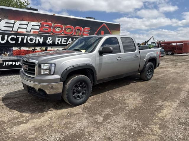 Image of GMC Sierra 1500 equipment image 1