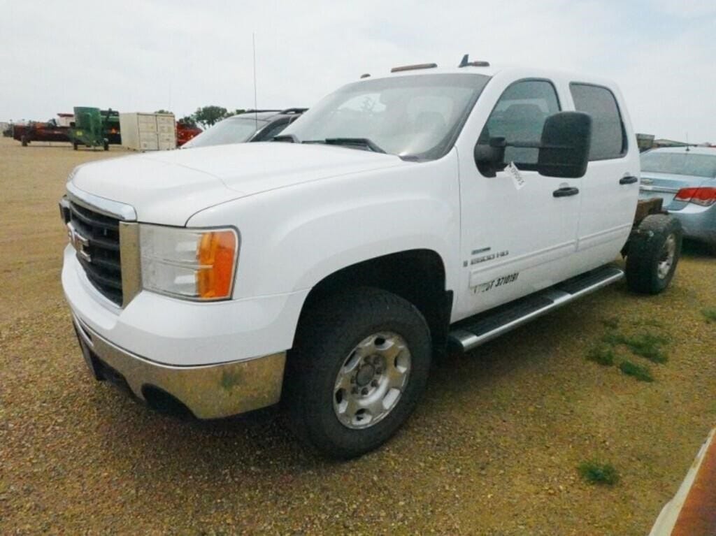 2008 GMC 2500HD Equipment Image0