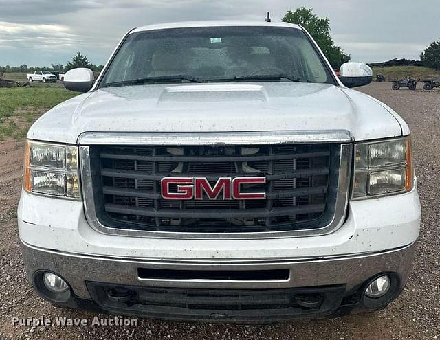 Image of GMC 2500HD equipment image 1