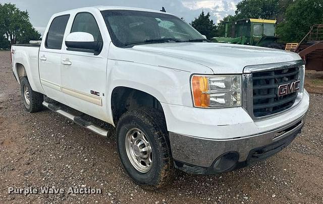 Image of GMC 2500HD equipment image 2