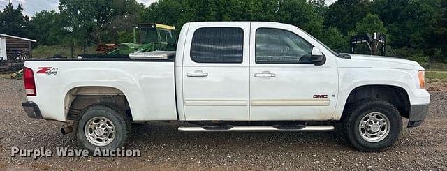 Image of GMC 2500HD equipment image 3