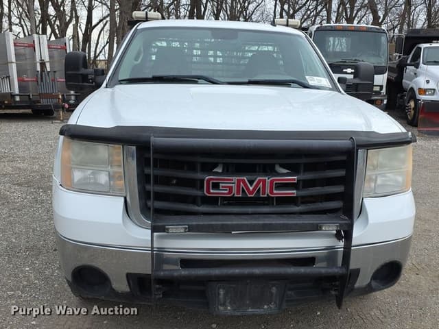 Image of GMC 2500HD equipment image 1