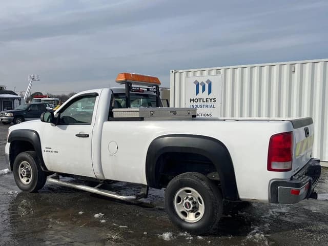 Image of GMC 2500HD equipment image 1