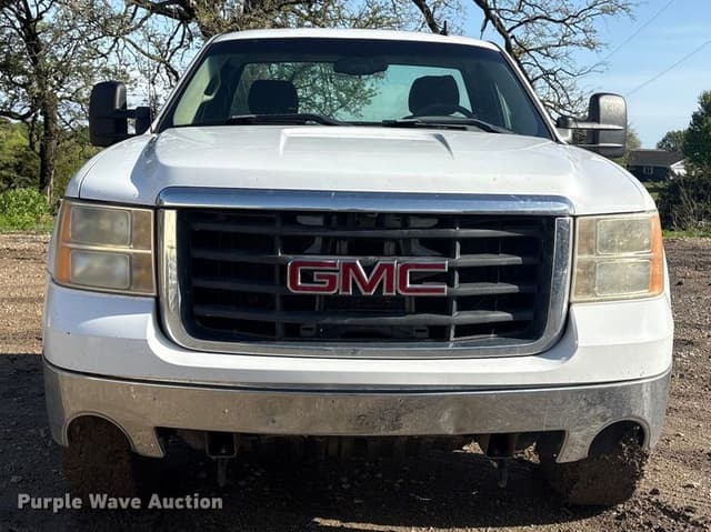 Image of GMC 2500HD equipment image 1