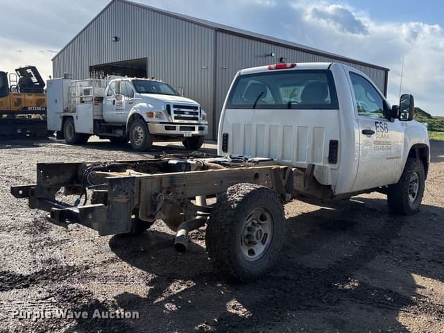 Image of GMC 2500HD equipment image 4