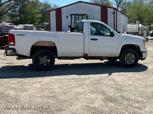 Image of GMC 2500HD equipment image 3