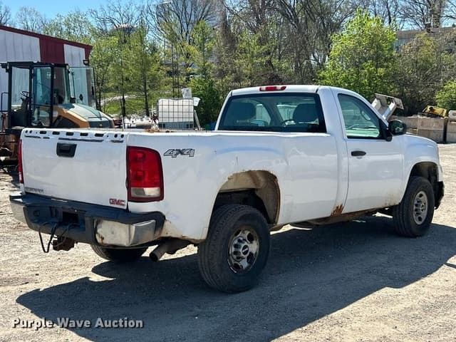 Image of GMC 2500HD equipment image 4