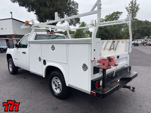 Image of GMC 2500HD equipment image 3