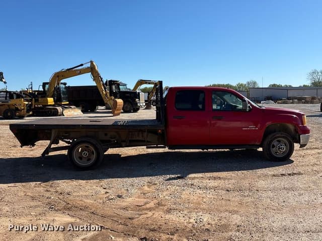 Image of GMC 3500HD equipment image 3
