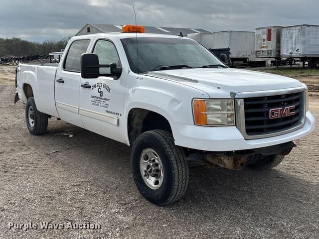 Image of GMC 3500HD equipment image 2