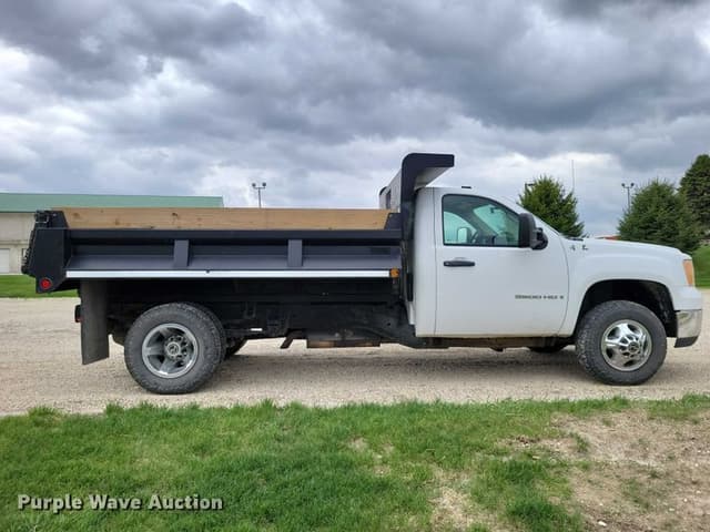 Image of GMC 3500HD equipment image 2
