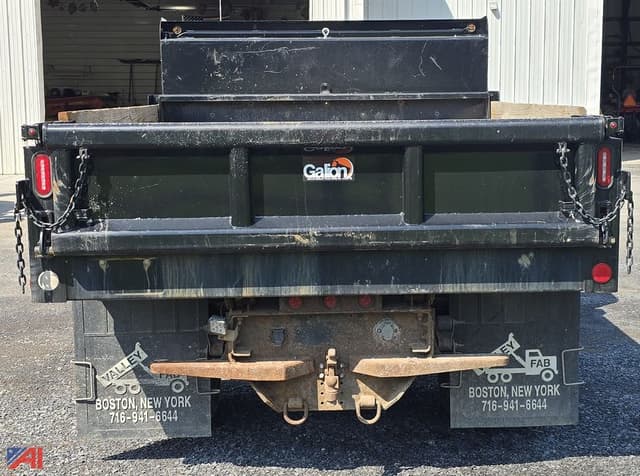 Image of GMC 3500HD equipment image 2