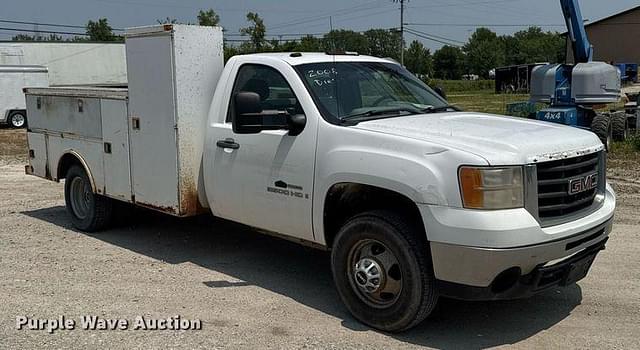 Image of GMC 3500HD equipment image 2