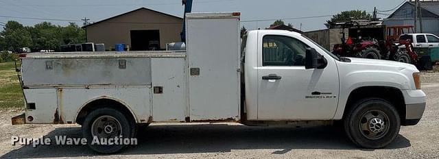 Image of GMC 3500HD equipment image 3