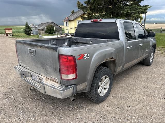 Image of GMC Sierra equipment image 4