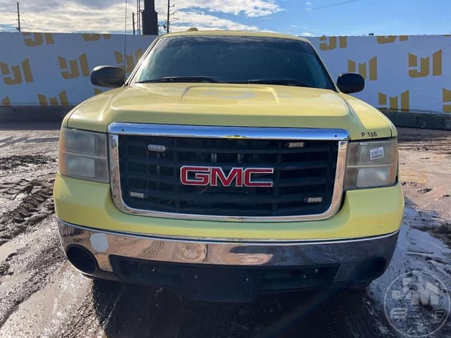 Image of GMC Sierra equipment image 1
