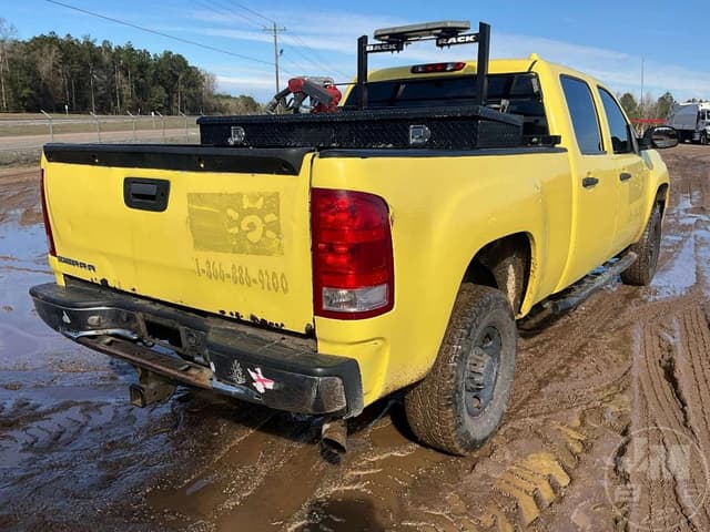 Image of GMC Sierra equipment image 4