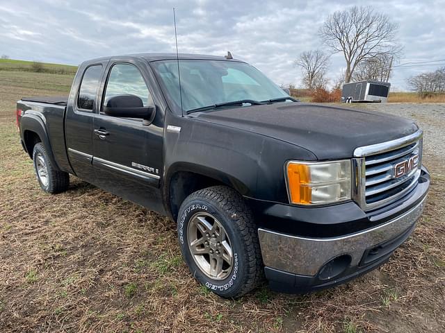 Image of GMC Sierra equipment image 2