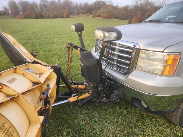 Image of GMC Sierra equipment image 3