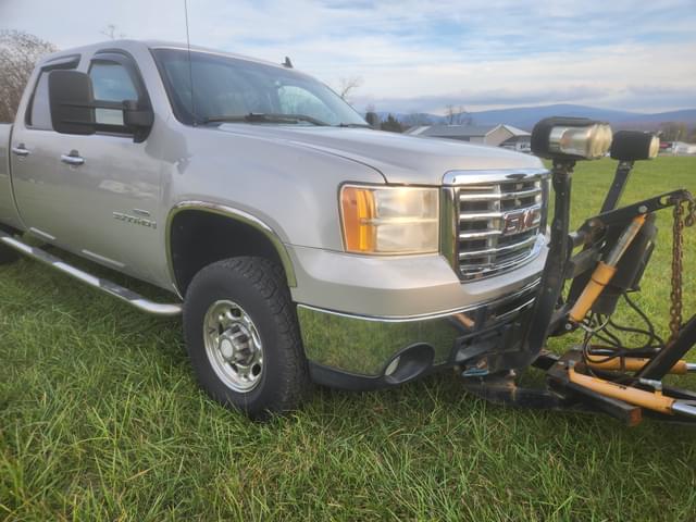 Image of GMC Sierra equipment image 4