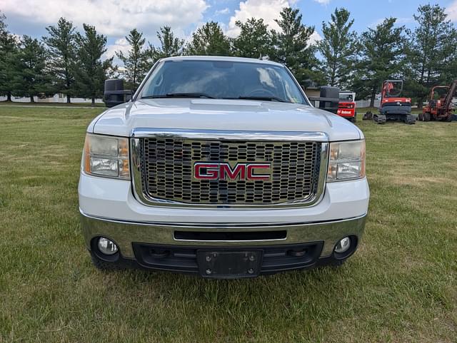 Image of GMC Sierra equipment image 1