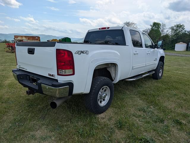 Image of GMC Sierra equipment image 4