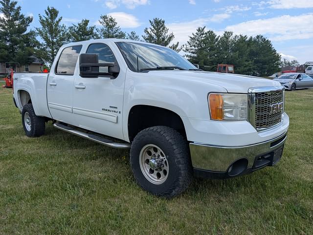 Image of GMC Sierra equipment image 2