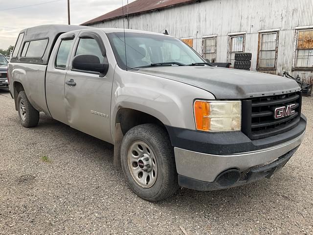 Image of GMC Sierra equipment image 2