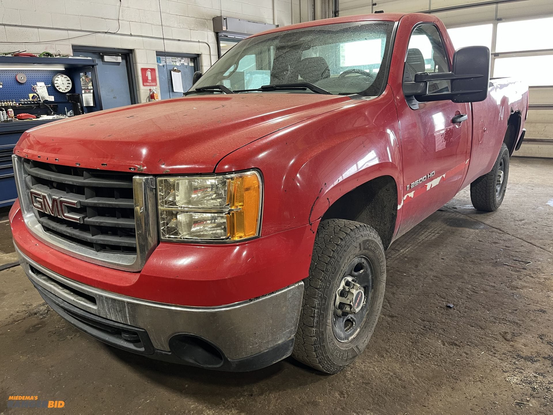 2008 GMC 2500HD Equipment Image0