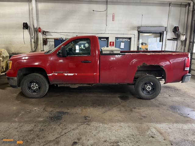 Image of GMC 2500HD equipment image 1