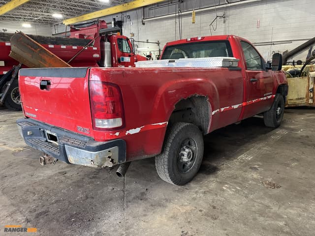 Image of GMC 2500HD equipment image 4