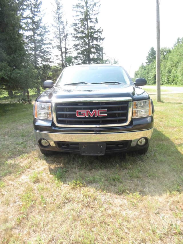 Image of GMC Sierra equipment image 2