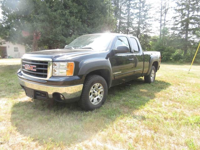 Image of GMC Sierra equipment image 1