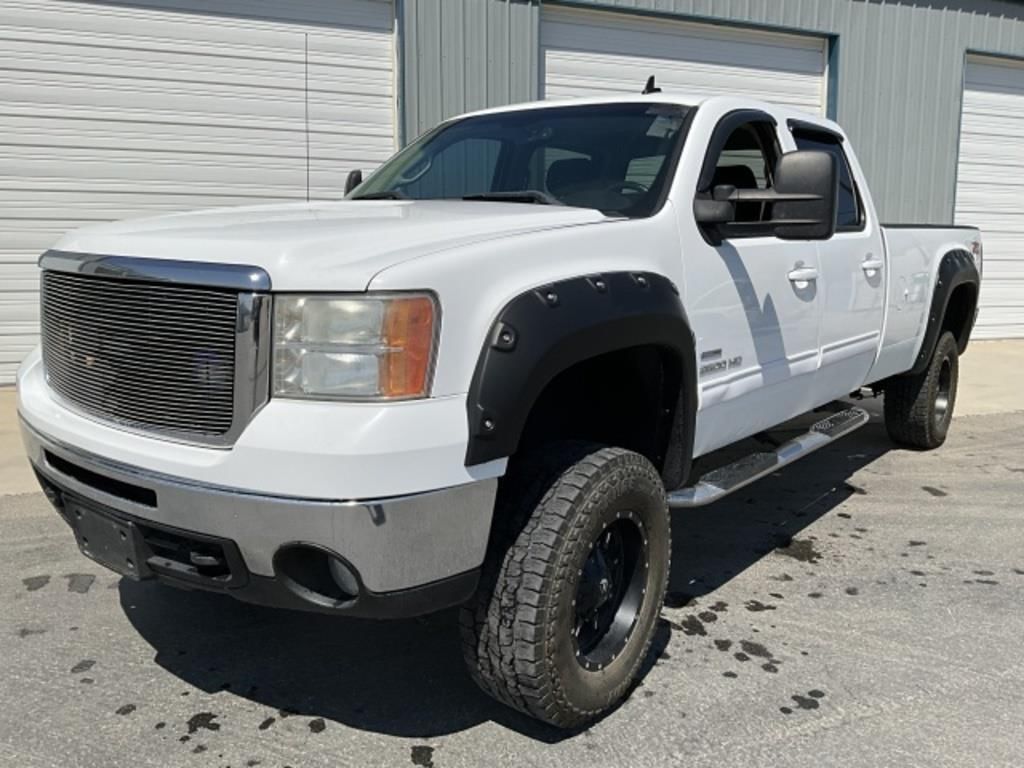 2008 GMC 2500HD Equipment Image0