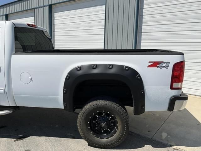 Image of GMC 2500HD equipment image 2