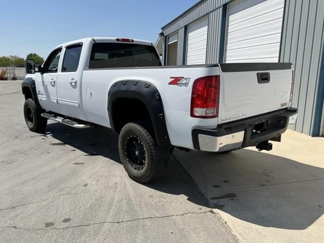 Image of GMC 2500HD equipment image 3