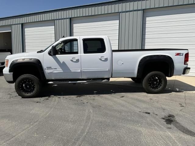 Image of GMC 2500HD equipment image 1