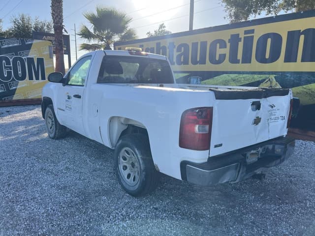 Image of GMC Sierra equipment image 1