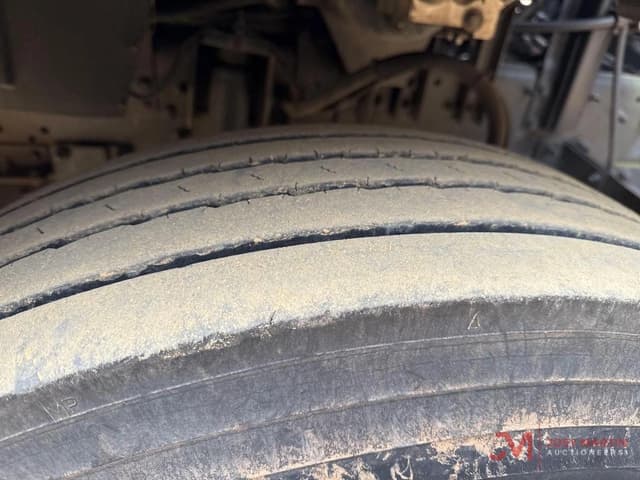 Image of GMC T7500 equipment image 4